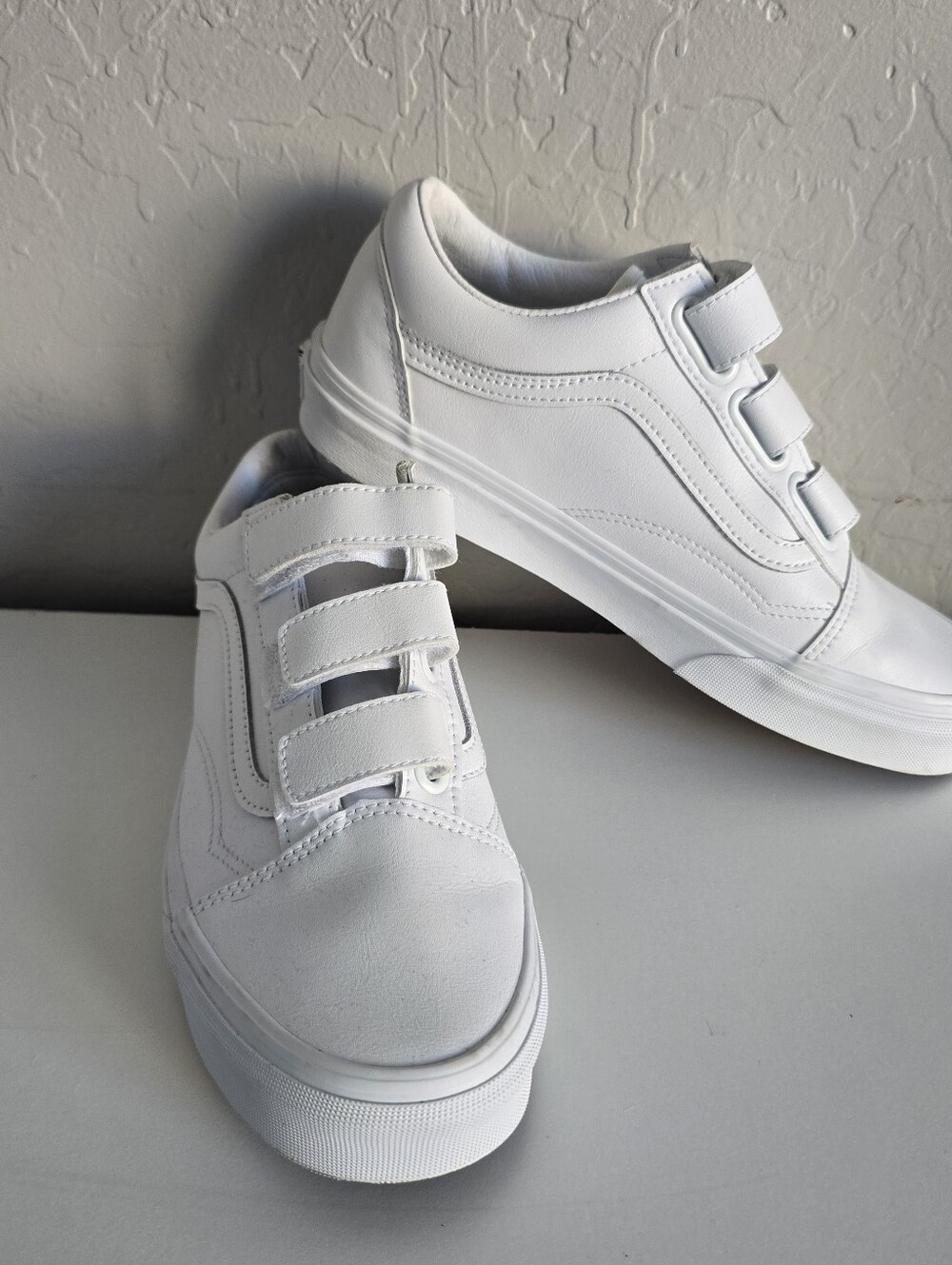 Vans Old Skool V in All White Leather  M 8.5 W 10